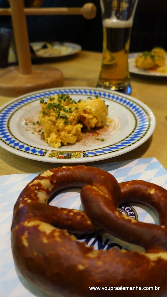 Brezel e Obazda: comidas que você pode apreciar em um Biergarten de Munique