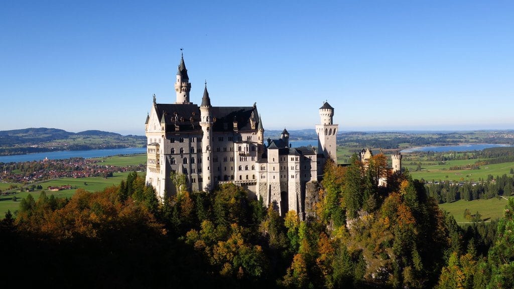 O Castelo da Cinderela da Alemanha visto da Marienbrücke