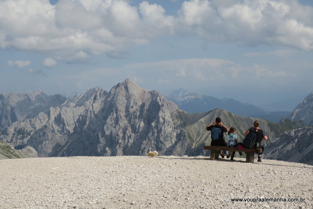 Zugspitze na Alemanha em um dia de verão